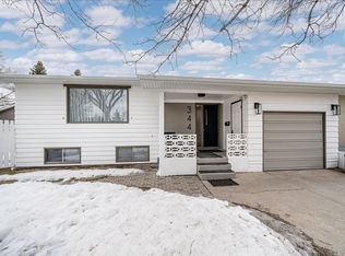 344 Carleton Dr #A, Saskatoon, SK S7H 4C1