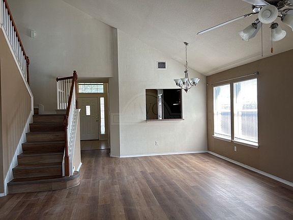 4th image of 4402 Golden Gate Dr