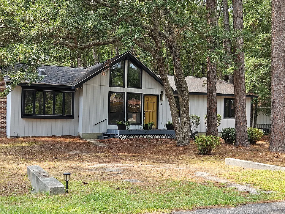 9 E Pine Ct