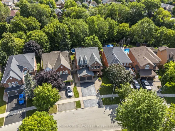 103 Gartshore Dr, Whitby, ON L1P 1N8