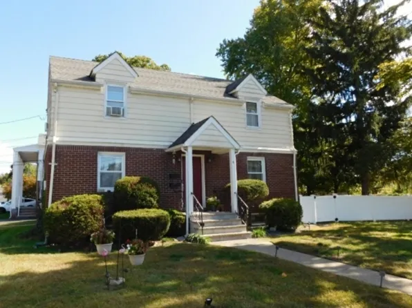 6 Garners Ln #2, Elmwood Park, NJ 07407