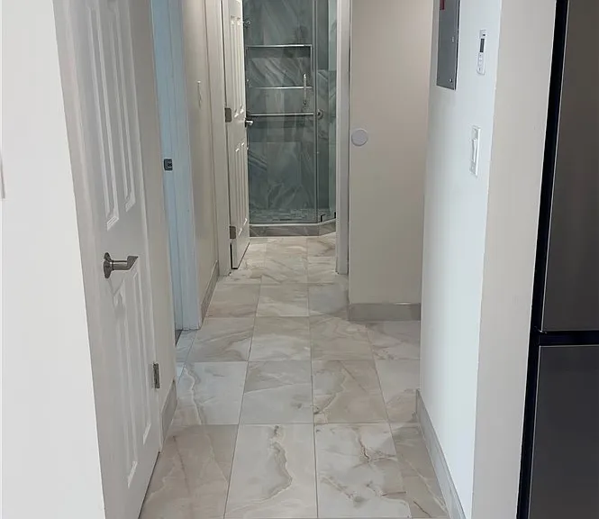 1211 N Columbus Ave — Photo 4