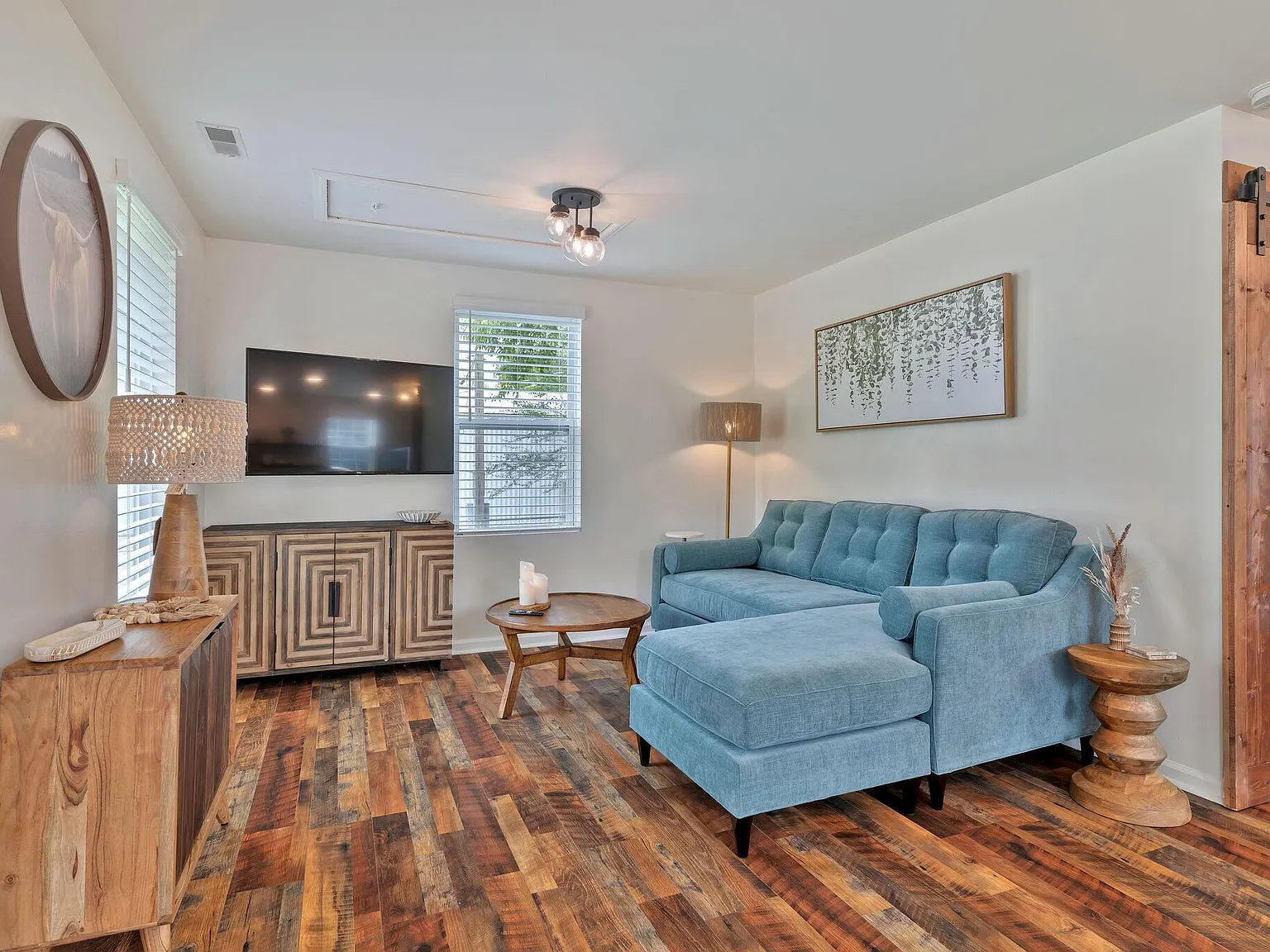 209 Campus Dr — Photo 3