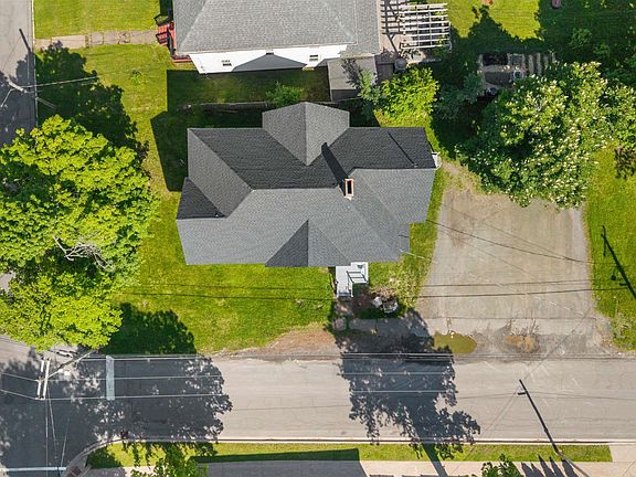 4th image of 105 Park St