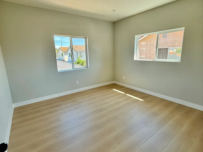 3442 Vineland Ave — Photo 11