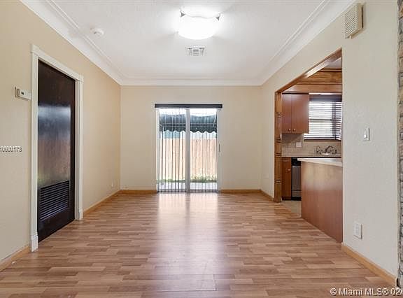 4th image of 720 N Shore Dr #0