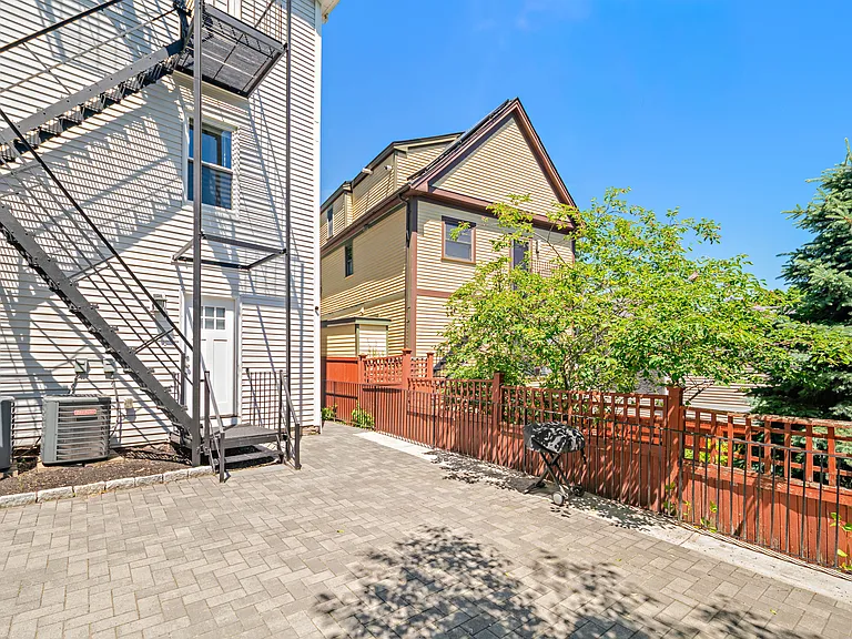 32 Oakland St — Photo 15