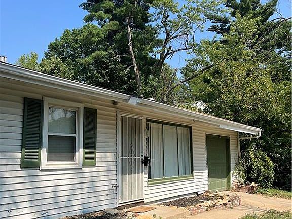 2nd image of 4516 E 40th St