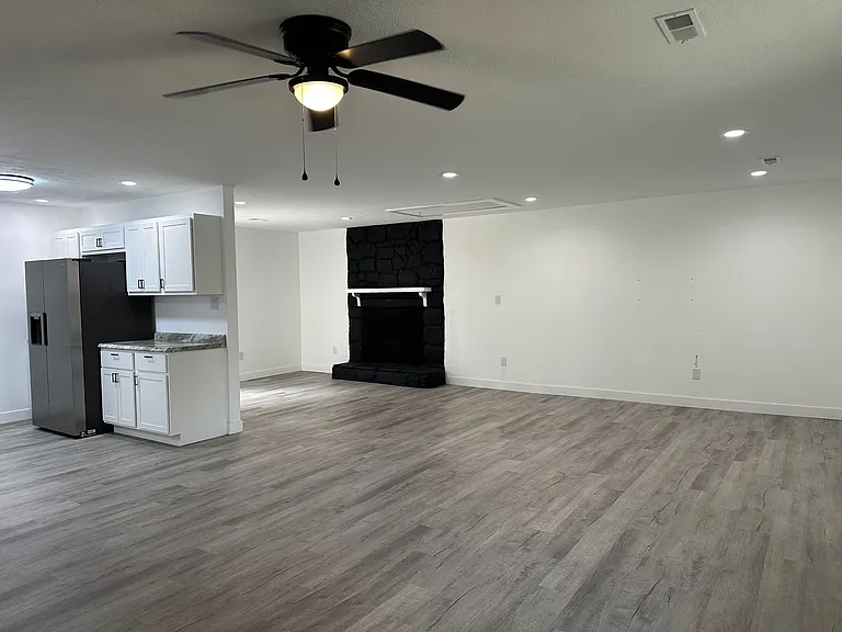 975 Lisa Ave — Photo 4