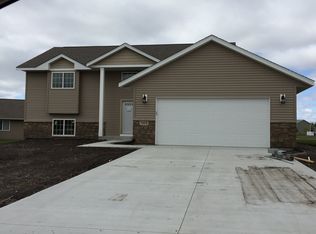 604 Dogleg St, Mankato, MN 56001