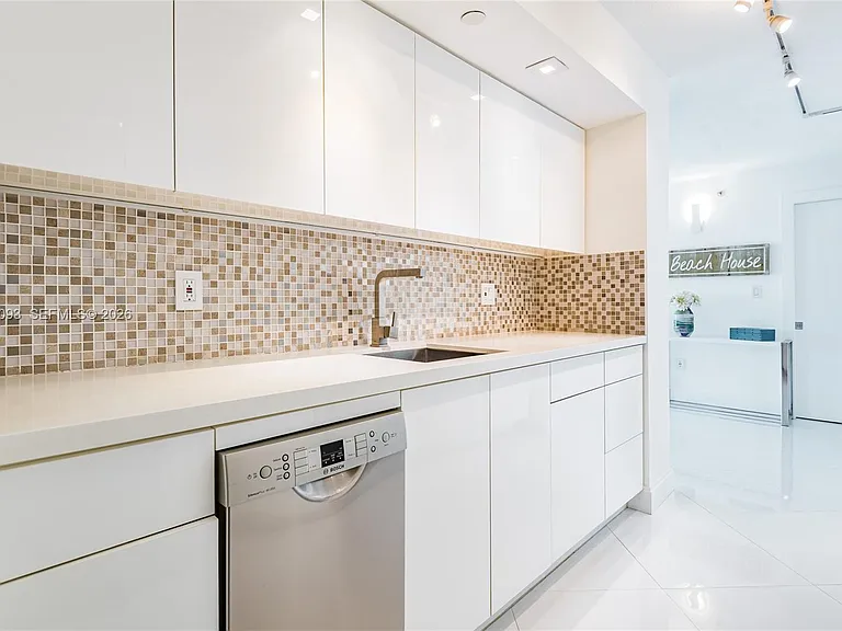 6917 Collins Ave #720 — Photo 19