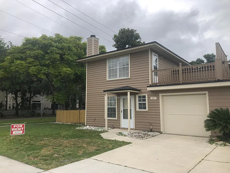 685 Sturdivant Ave — Photo 1