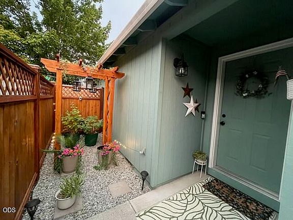 2nd image of 450 Saint Clair Way
