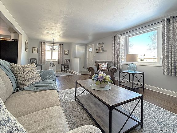 4th image of 60 Constance Ln