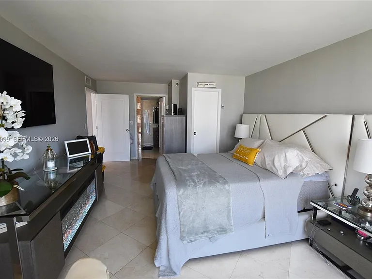 540 Brickell Key Dr #1513 — Photo 25