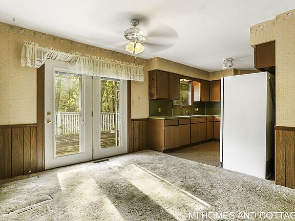 5th image of 341 N 160th Ave