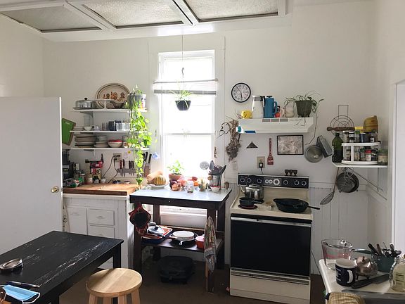 5th image of 812 S Washington St #2