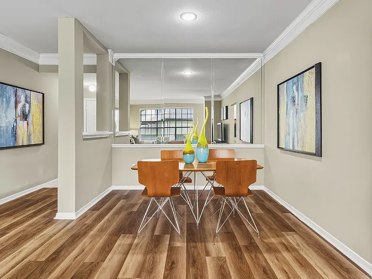 Village on the Parkway Apartments — Photo 26