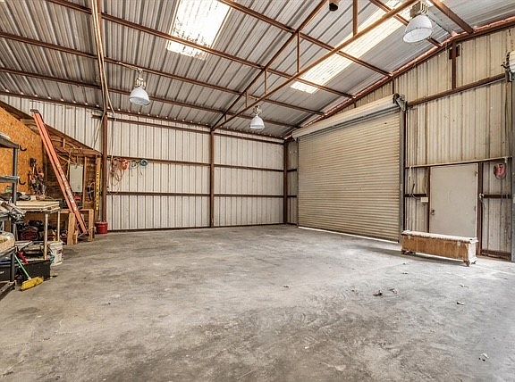 3rd image of 261 Windmill Ln