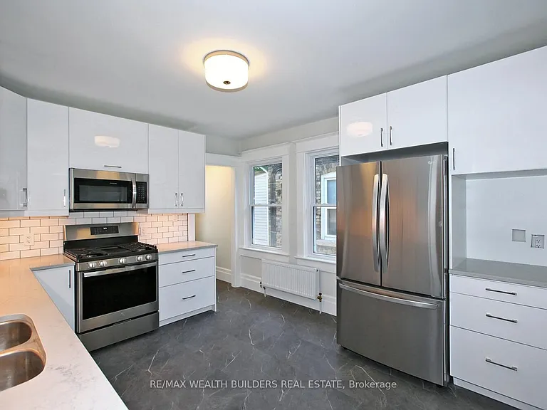 163 Parkside Dr #B — Photo 12