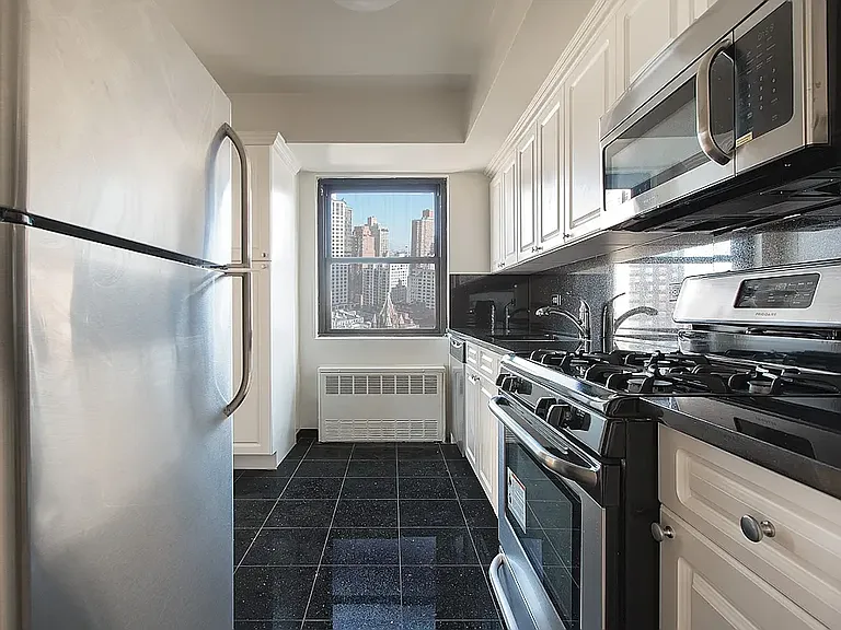 305 E 86th St #6SW — Photo 5