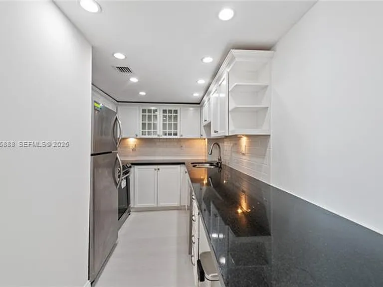 1621 Collins Avenue Cu #908 — Photo 6
