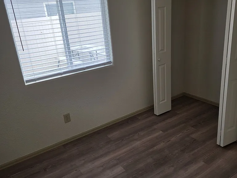 443 Pear Ln — Photo 16