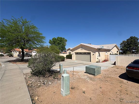 4th image of 4029 Roma Rd