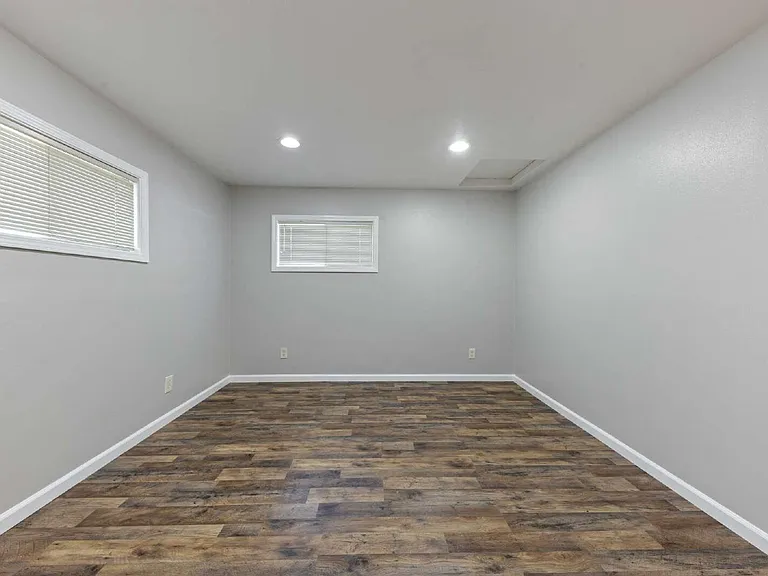 1027 NE 3rd St — Photo 13