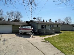 5508 Sun Valley Dr, Grand Blanc, MI 48439