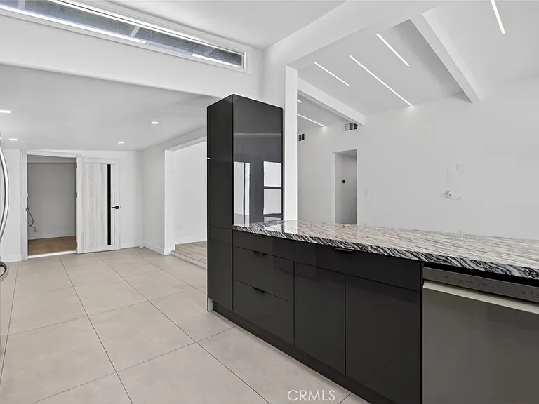 10806 Paso Robles Ave — Photo 14