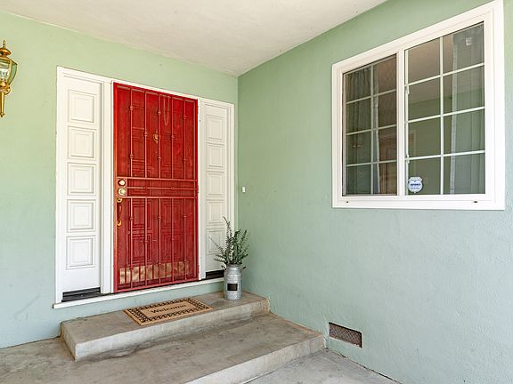 3rd image of 5833 Parkoaks Dr