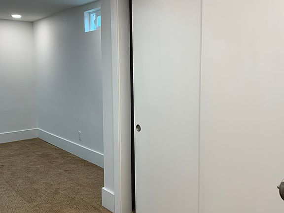 4th image of 704 Smith St #B