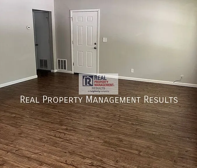619 Village Ln #23 — Photo 2
