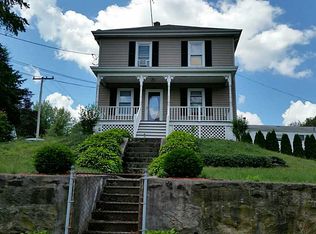 14 Mumford St, Coventry, RI 02816