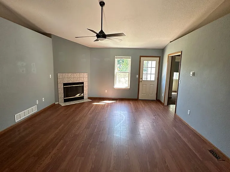 605 Meadow Dr — Photo 4