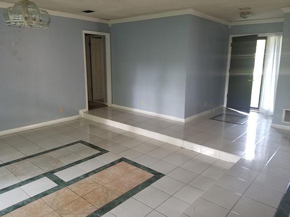 2nd image of 3405 Chrysler Dr