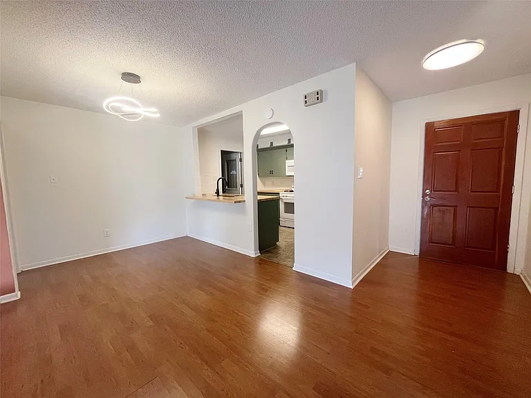 8702 Dawnridge Cir — Photo 4