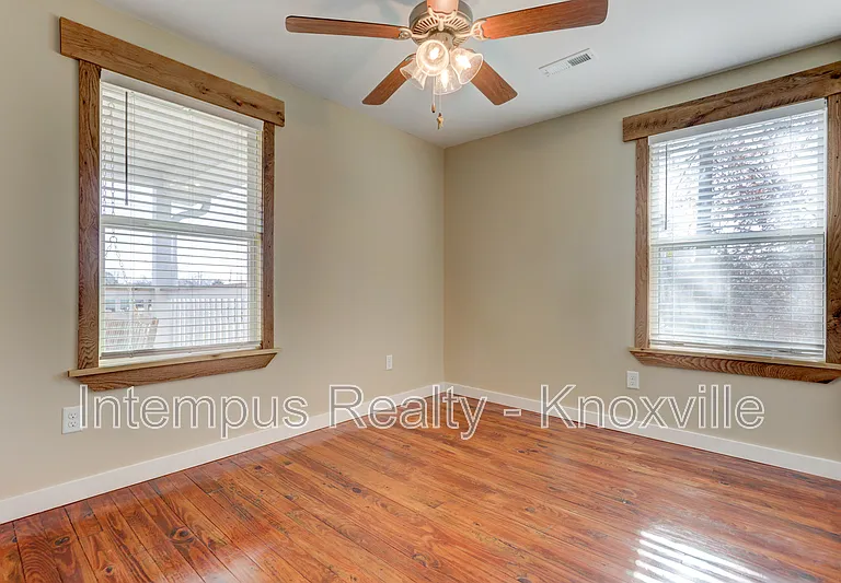 605 Booth St — Photo 8