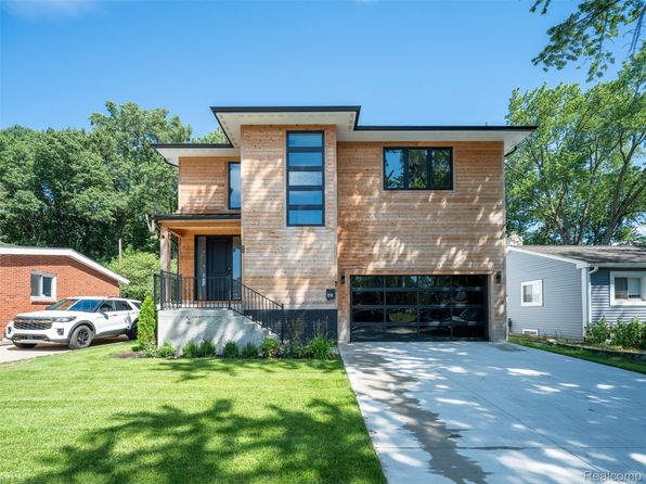 216 W Bloomfield Ave