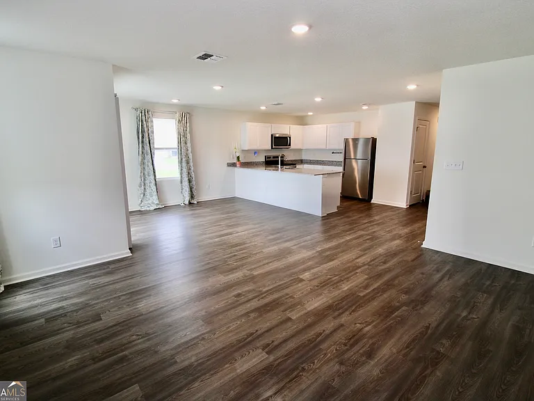 205 Landing Blvd — Photo 7