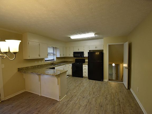 5th image of 2651 Whitehaven Dr SW