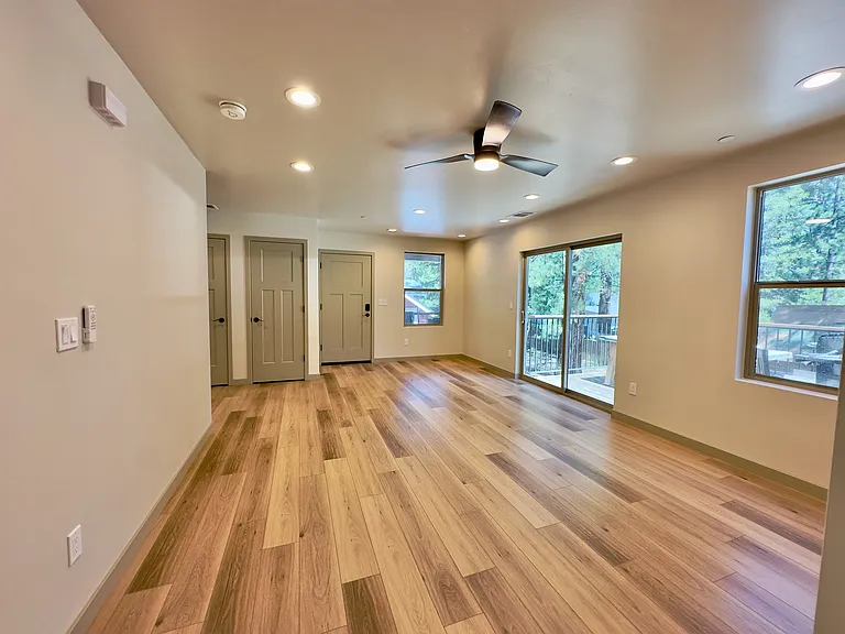 871 Glorene Ave #B — Photo 5