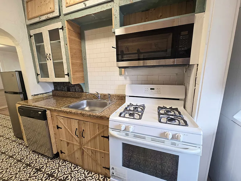 2203 N Barnes Ave — Photo 13