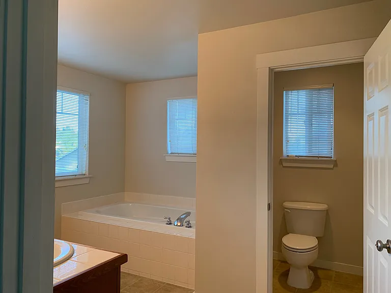 2018 NE 25th Pl — Photo 15