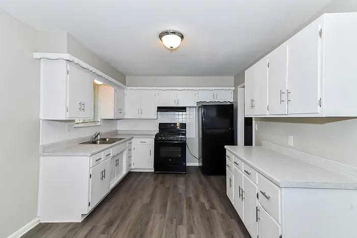 3 bed, 1.5 bath, 1029 sqft, $1,545 — Photo 3