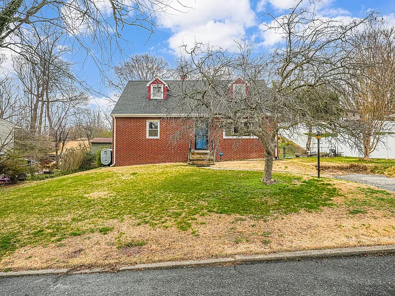 6714 Amherst Rd — Photo 2
