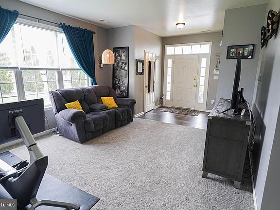 4th image of 208 W Bourne Way #4