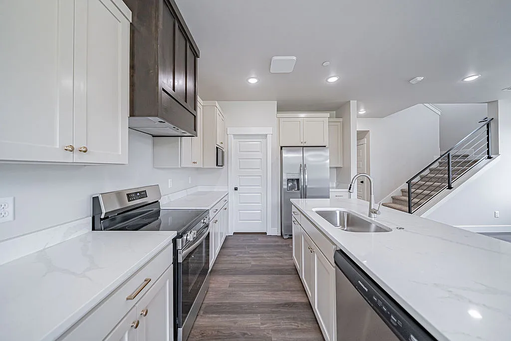 3 bed, 2.5 bath, 1647 sqft, $2,100 — Photo 1