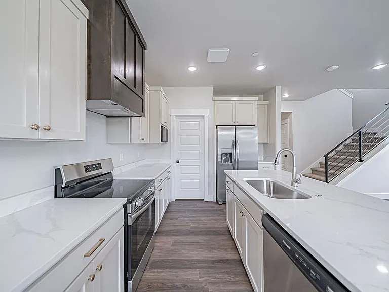 2998 Huntshire Ave — Photo 3
